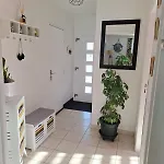 Maison De Famille A 2 Kms De La