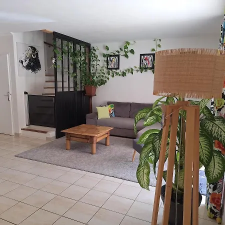 Maison De Famille A 2 Kms De La *