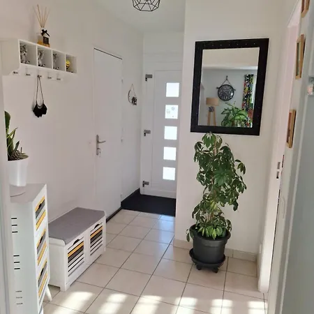 Maison De Famille A 2 Kms De La