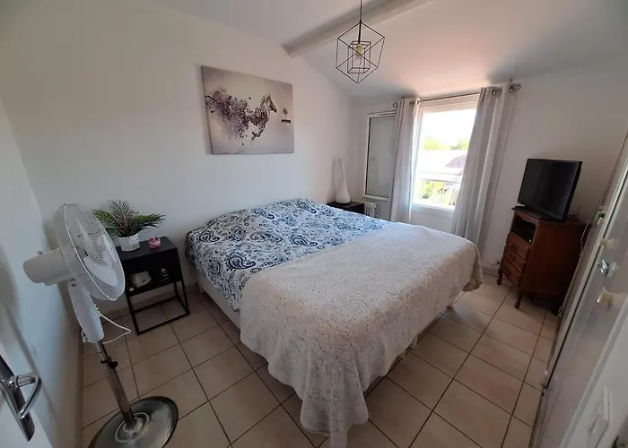 Maison De Famille A 2 Kms De La