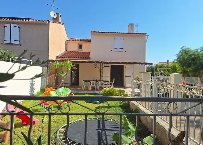 Maison De Famille A 2 Kms De La