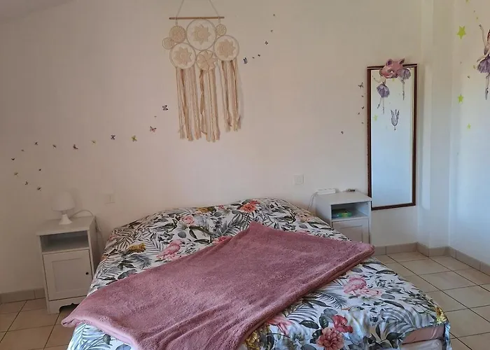 Сasa de vacaciones Maison De Famille A 2 Kms De La